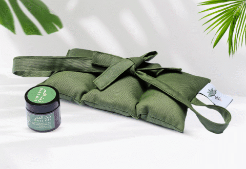 اكتشف فوائد كمادات نواة التمر الساخنة والباردة لصحة العضلات والمفاصل